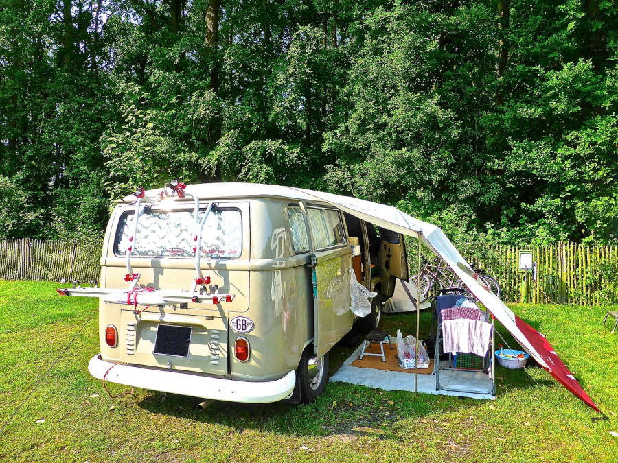 mini van dans un camping la Charente Maritime